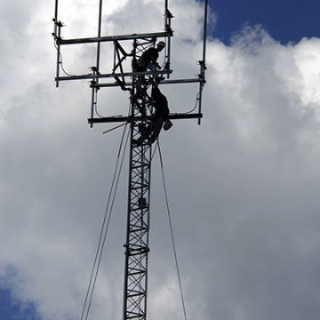 Guyed mast